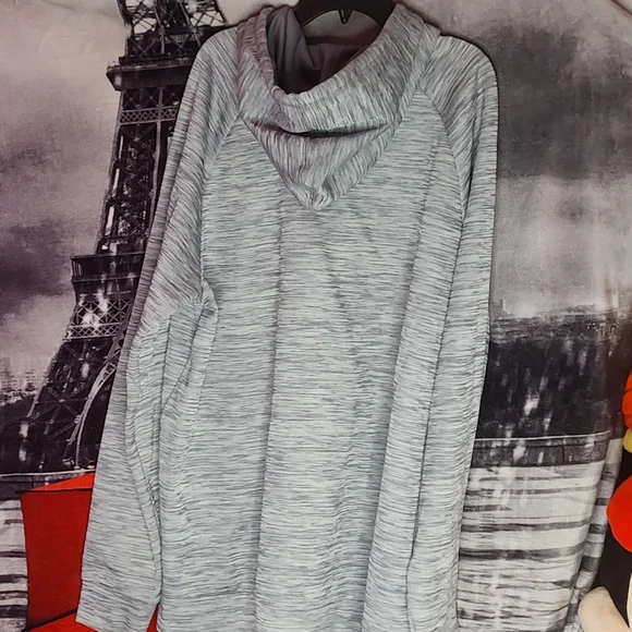 Gray Hiodie - Picture 7 of 8